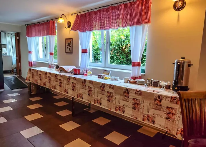 ゲストハウス Batawia 3*