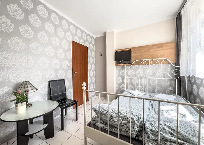 ゲストハウス Batawia 3*