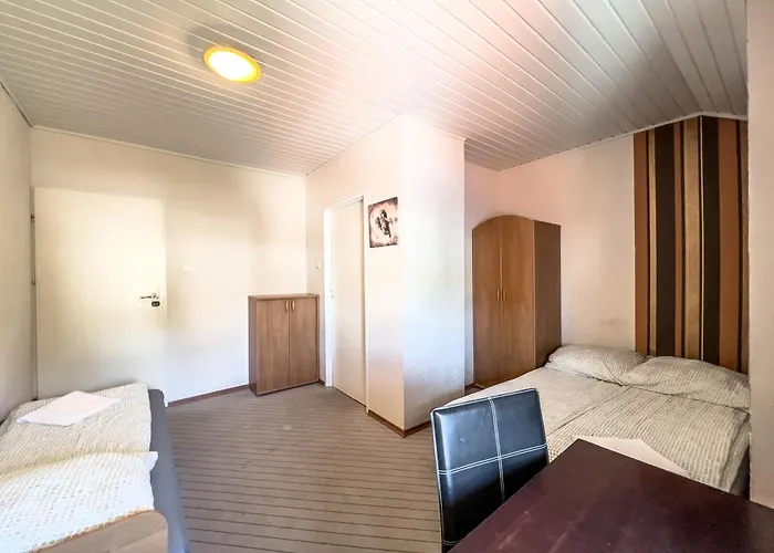 ゲストハウス Batawia 3*